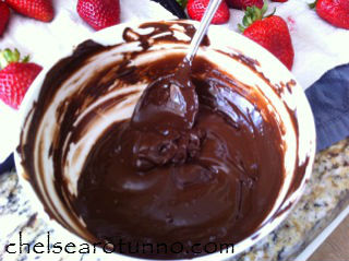 melted-chocolate-for-dipping-strawberries
