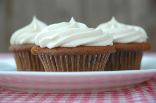 cupcakes-cream-cheese-frosting